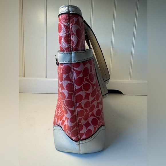 Coach Chelsea Signature Heritage Striped Tote - Picture 4 of 12